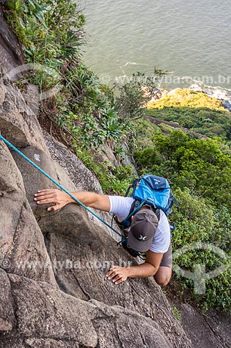  Detail of mountaineer during the Sugarloaf climbing  - Rio de Janeiro city - Rio de Janeiro state (RJ) - Brazil