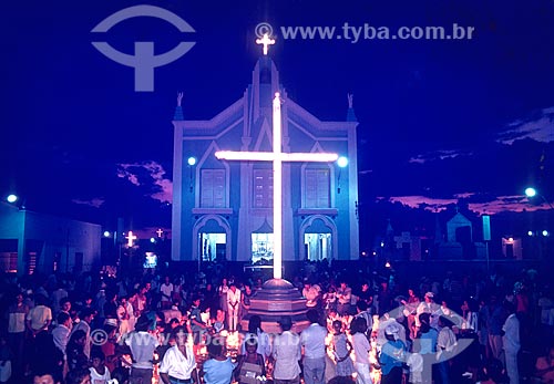  Pilgrims - Cinquentenario Square with the Our Lady of Perpetual Help Chapel (1909) - where are buried mortal remains of Padre Cicero - in the background  - Juazeiro do Norte city - Ceara state (CE) - Brazil