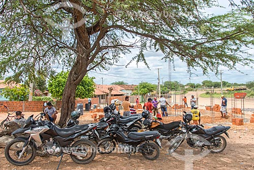  Motorcycles parked during the joint effort to construction hut - Caatinga Grande community - Truka indigenous land - INCREASE OF 100% OF THE VALUE OF TABLE  - Cabrobo city - Pernambuco state (PE) - Brazil
