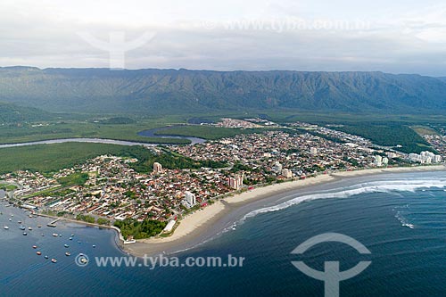  Picture taken with drone of the Enseada Beach (Bay Beach) with the Itatinga Mountain Range in the background  - Bertioga city - Sao Paulo state (SP) - Brazil