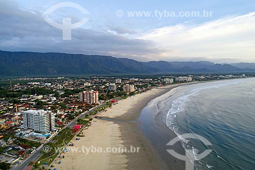  Picture taken with drone of the Enseada Beach (Bay Beach) with the Itatinga Mountain Range in the background  - Bertioga city - Sao Paulo state (SP) - Brazil