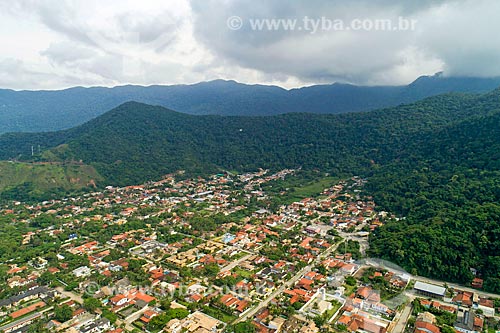  Picture taken with drone of the Barequeçaba neighborhood with the Sao Sebastiao Center of the Mar Mountains State Park in the background  - Sao Sebastiao city - Sao Paulo state (SP) - Brazil