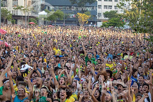  Detail of Brazilian team soccer fans celebrating goal - Olympic Boulevard during the match between Brazil x Belgium - World cup 2018 - game in which Brazil was eliminated  - Rio de Janeiro city - Rio de Janeiro state (RJ) - Brazil