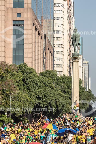  Brazilian team soccer fans - Olympic Boulevard during the match between Brazil x Belgium - World cup 2018 - game in which Brazil was eliminated - with the Monument to Visconde de Maua (Viscount of Maua)  - Rio de Janeiro city - Rio de Janeiro state (RJ) - Brazil