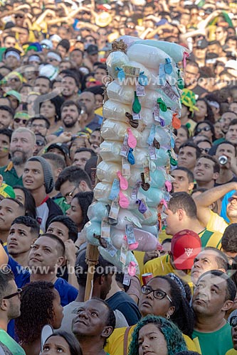  Detail of street vendor of cotton candy amid the Brazilian team soccer fans - Olympic Boulevard during the match between Brazil x Belgium - World cup 2018 - game in which Brazil was eliminated  - Rio de Janeiro city - Rio de Janeiro state (RJ) - Brazil