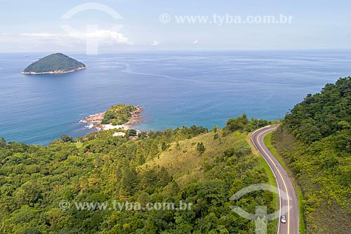  Picture taken with drone of the Doutor Manuel Hipolito Rego Highway (SP-055) - Sao Sebastiao Center of the Mar Mountains State Park with the Toque-Toque Island in the background  - Sao Sebastiao city - Sao Paulo state (SP) - Brazil