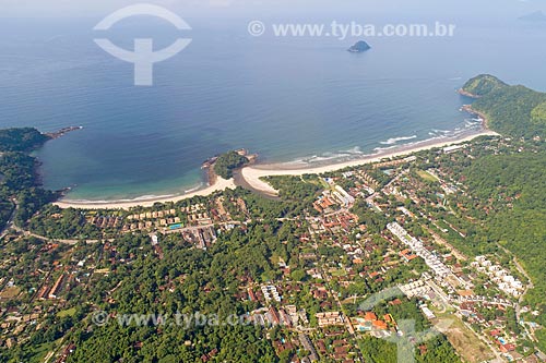  Picture taken with drone of the Camburi Beach - to the left - and the Camburizinho Beach - to the right  - Sao Sebastiao city - Sao Paulo state (SP) - Brazil