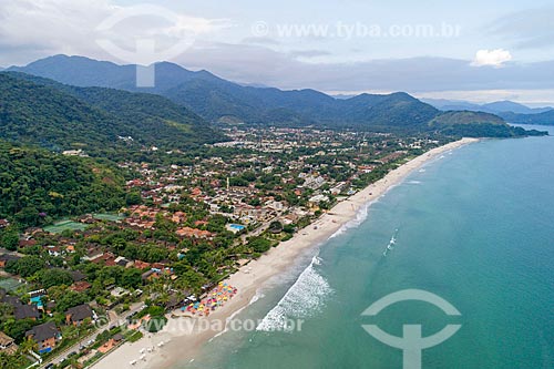  Picture taken with drone of the Juquei Beach with the Sao Sebastiao Center of the Mar Mountains State Park in the background  - Sao Sebastiao city - Sao Paulo state (SP) - Brazil