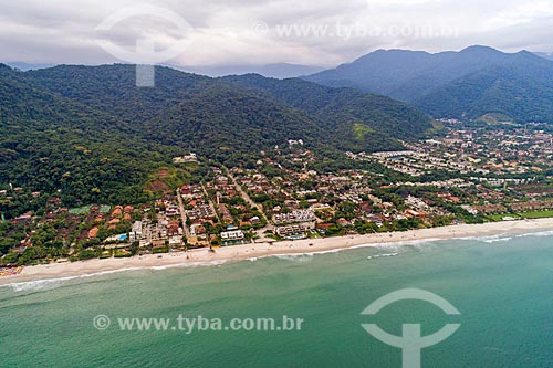  Picture taken with drone of the Juquei Beach with the Sao Sebastiao Center of the Mar Mountains State Park in the background  - Sao Sebastiao city - Sao Paulo state (SP) - Brazil