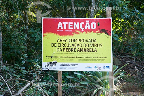  Warning plaque informing about the circulation of the Yellow Fever virus - Vila do Abraao  - Angra dos Reis city - Rio de Janeiro state (RJ) - Brazil