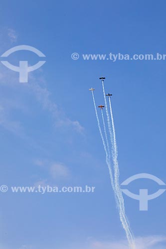  Airplanes of CEU (SKY) Squadron doing aerobatic maneuvers during the commemoration of the 145 years of the birth of Santos Dumont - Afonsos Air Force Base  - Rio de Janeiro city - Rio de Janeiro state (RJ) - Brazil