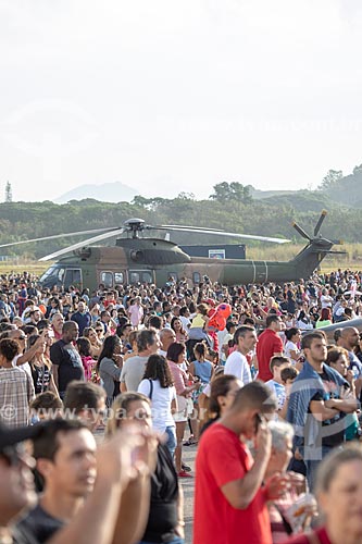  Public during the commemoration of the 145 years of the birth of Santos Dumont - Afonsos Air Force Base with the Super Puma CH-34 helicopter in the background  - Rio de Janeiro city - Rio de Janeiro state (RJ) - Brazil