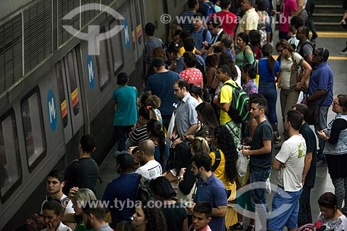  Passengers boarding - Central do Brasil Station of Rio Subway  - Rio de Janeiro city - Rio de Janeiro state (RJ) - Brazil