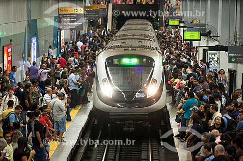  Subway arriving at Botafogo Station of Rio Subway  - Rio de Janeiro city - Rio de Janeiro state (RJ) - Brazil
