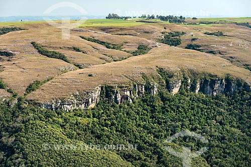  Aerial photo of the escarpment of the devonian sandstone near to Guartela Canyon - Guartela State Park  - Tibagi city - Parana state (PR) - Brazil