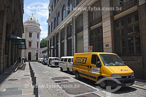  View of van of Correios parked - Tocantins Bystreet with the Correios Cultural Center (1922) in the background  - Rio de Janeiro city - Rio de Janeiro state (RJ) - Brazil