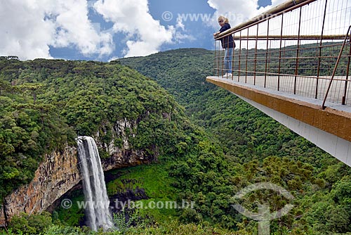  View of the Caracol Cascade and mirante - Caracol State Park  - Canela city - Rio Grande do Sul state (RS) - Brazil