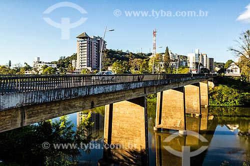  View of the Adolfo Konder Bridge (1957) over of Itajai-Acu River  - Blumenau city - Santa Catarina state (SC) - Brazil