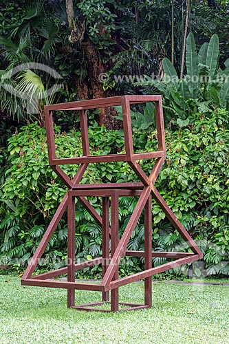  Sculpture Mulher Nova #3 (2017) by Raul Mourao - garden of the Roberto Marinho House Institute (1939)  - Rio de Janeiro city - Rio de Janeiro state (RJ) - Brazil