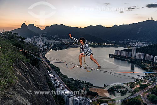  Practitioner of slackline - Cantagalo Hill during the sunset  - Rio de Janeiro city - Rio de Janeiro state (RJ) - Brazil