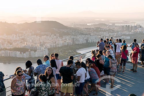  Tourists observing the sunset from Sugar Loaf mirante  - Rio de Janeiro city - Rio de Janeiro state (RJ) - Brazil