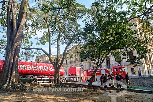  Fire Department cordon tape - National Museum - old Sao Cristovao Palace - after the fire of great proportions that destroyed almost the whole of the historical collection  - Rio de Janeiro city - Rio de Janeiro state (RJ) - Brazil