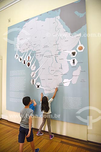  Children interacting with exhibition Africa - past and present - on exhibit - National Museum - old Sao Cristovao Palace  - Rio de Janeiro city - Rio de Janeiro state (RJ) - Brazil