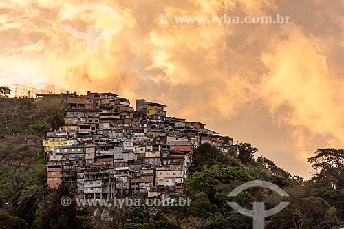  View of the Morro dos Prazeres slum during the sunset  - Rio de Janeiro city - Rio de Janeiro state (RJ) - Brazil