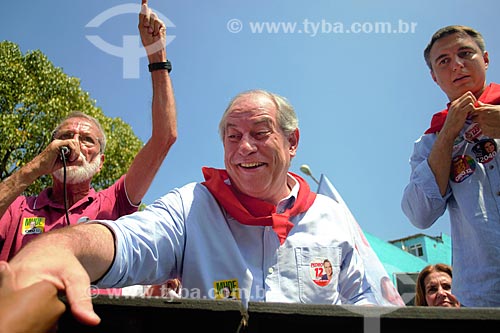  Ciro Gomes and Pedro Fernandes - presidential and governor candidate for the Democratic Labor Party (PDT) - during motorcade - Madureira neighborhood  - Rio de Janeiro city - Rio de Janeiro state (RJ) - Brazil