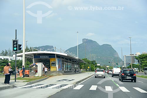  Station of BRT Transcarioca - Ricardo Marinho Station - Americas Avenue with the Rock of Gavea in the background  - Rio de Janeiro city - Rio de Janeiro state (RJ) - Brazil