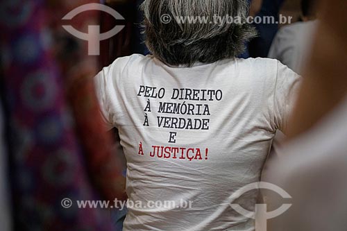  Detail of shirt that says: for the right to memory, truth and justice! during a debate with Fernando Haddad - presidential candidate for the  Workers Party (PT) - at the Rio de Janeiro Engineering Club  - Rio de Janeiro city - Rio de Janeiro state (RJ) - Brazil