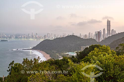  View of the Buraco Beach and the Central Beach from Careca Hill  - Balneario Camboriu city - Santa Catarina state (SC) - Brazil