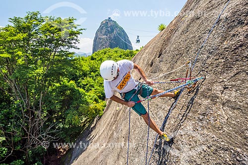  Detail of climber during the climbing to the Urca Mountain with the Sugarloaf in the background  - Rio de Janeiro city - Rio de Janeiro state (RJ) - Brazil