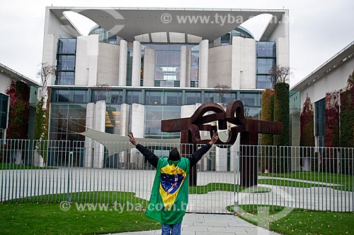  Protester wrapped in the Brazilian flag during the demonstration #EleNao (#HimNo) against the candidate for the presidency Jair Bolsonaro opposite to German Chancellery - Bundeskanzleramt  - Berlin city - Berlin state - Germany
