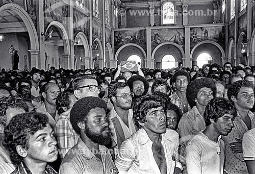  Detail of syndicalists during assembly inside of the Our Lady of Good Voyage Church - 1980s  - Sao Bernardo do Campo city - Sao Paulo state (SP) - Brazil