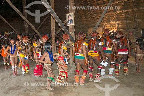  Beija-flor dance (Hummingbird dance) inside of hut - Aiha village of the Kalapalo tribe - INCREASE OF 100% OF THE VALUE OF TABLE  - Querencia city - Mato Grosso state (MT) - Brazil