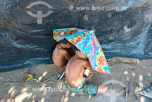  Indigenous boys hiding the face - Aiha village of the Kalapalo tribe - INCREASE OF 100% OF THE VALUE OF TABLE  - Querencia city - Mato Grosso state (MT) - Brazil