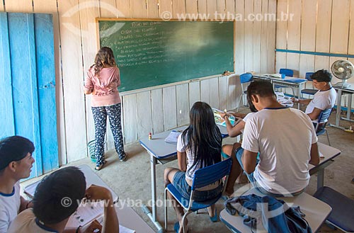  Inside of high school classroom - Aiha village of the Kalapalo tribe with non-indigenous teacher - INCREASE OF 100% OF THE VALUE OF TABLE  - Querencia city - Mato Grosso state (MT) - Brazil