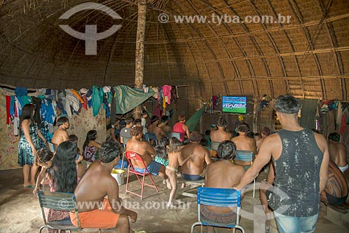  Indians - Aiha village of the Kalapalo tribe watching the friendly match between Brazil and Austria - INCREASE OF 100% OF THE VALUE OF TABLE  - Querencia city - Mato Grosso state (MT) - Brazil