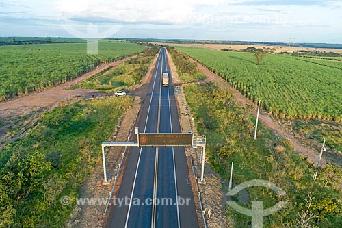  Transbrasiliana Highway (BR-153) - also known as Belem-Brasilia Highway and Bernardo Sayao Highway  - Comendador Gomes city - Minas Gerais state (MG) - Brazil