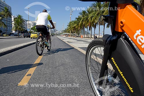  Detail of cyclists in bike lane - Copacabana Beach waterfront - Post 3  - Rio de Janeiro city - Rio de Janeiro state (RJ) - Brazil