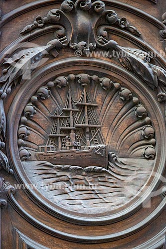  Detail of carving in the door of rosewood by Manuel Ferreira Tunes - old headquarters of Santos Docks Company (1908) - now houses the headquarters of the Regional Superintendence of IPHAN  - Rio de Janeiro city - Rio de Janeiro state (RJ) - Brazil
