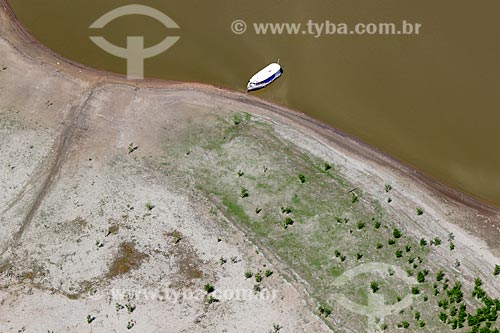  Aerial photo of the deforested area on the banks of the Manacapuru River during the ebb season  - Amazonas state (AM) - Brazil