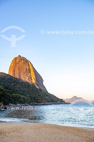  View of the Vermelha Beach (Red Beach) waterfront with the Sugarloaf in the background  - Rio de Janeiro city - Rio de Janeiro state (RJ) - Brazil