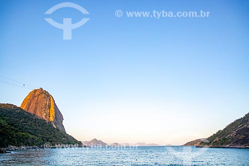  View of the Vermelha Beach (Red Beach) waterfront with the Sugarloaf in the background  - Rio de Janeiro city - Rio de Janeiro state (RJ) - Brazil