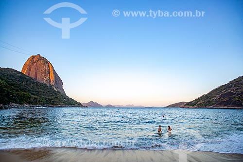  Bathers - Vermelha Beach (Red Beach) with the Sugarloaf in the background  - Rio de Janeiro city - Rio de Janeiro state (RJ) - Brazil