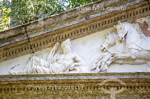  Detail of sculptures - pediment of the portico of old Imperial Academy of Fine Arts - Botanical Garden of Rio de Janeiro  - Rio de Janeiro city - Rio de Janeiro state (RJ) - Brazil