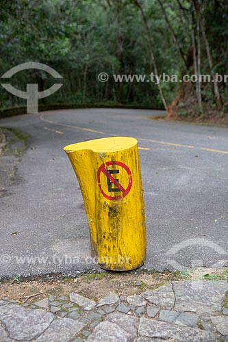  Detail of trunk painted with signals indicating to no parking near to Mayrink Chapel  - Rio de Janeiro city - Rio de Janeiro state (RJ) - Brazil