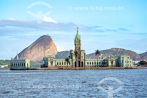  View of Fiscal Island castle (1889) from Guanabara Bay with the Sugarloaf in the background  - Rio de Janeiro city - Rio de Janeiro state (RJ) - Brazil