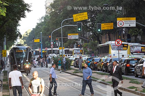  Light rail transit transiting on Rio Branco Avenue  - Rio de Janeiro city - Rio de Janeiro state (RJ) - Brazil